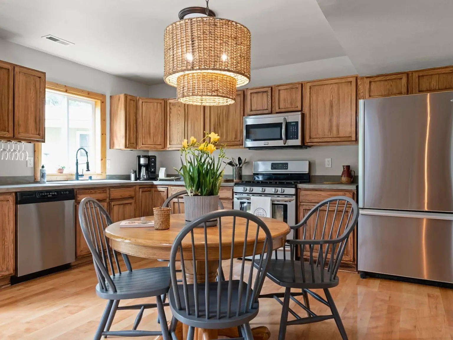 1 bed, 800 sqft, $1,900 — Photo 1