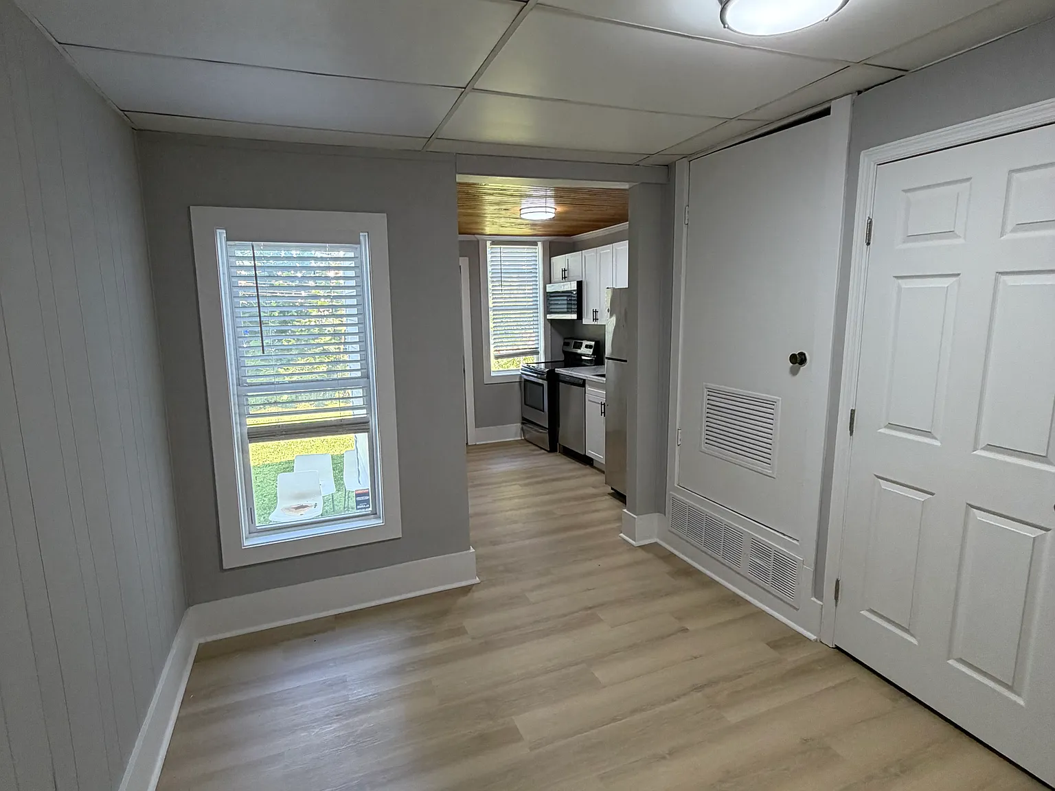 2 bed, 1000 sqft, $1,525 — Photo 2