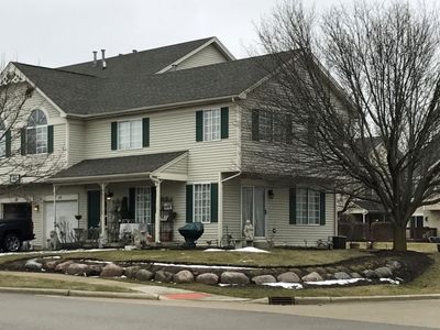 10 W Acorn Ln, Lake In The Hills, IL, 60156
