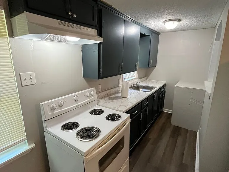 824 Winston Rd — Photo 16