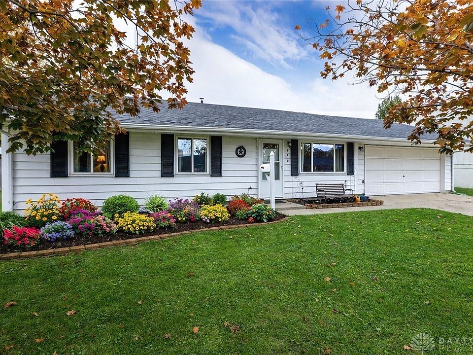 1st image of 779 Martha Dr