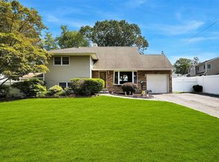 48 Wiltshire Dr, Commack, NY 11725