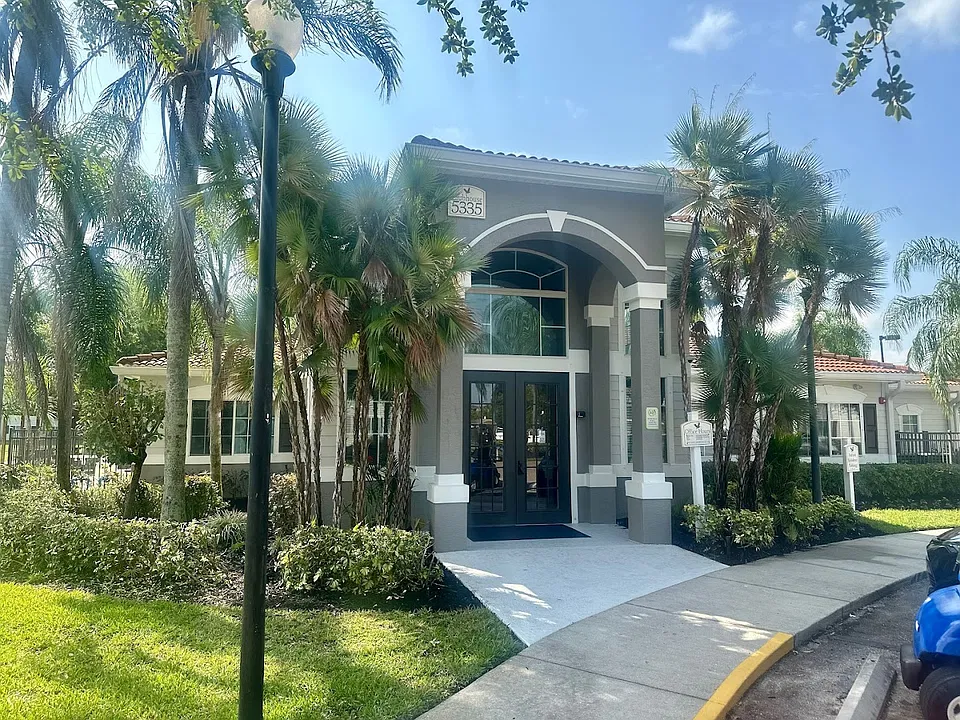 Hawk's Landing Apartments