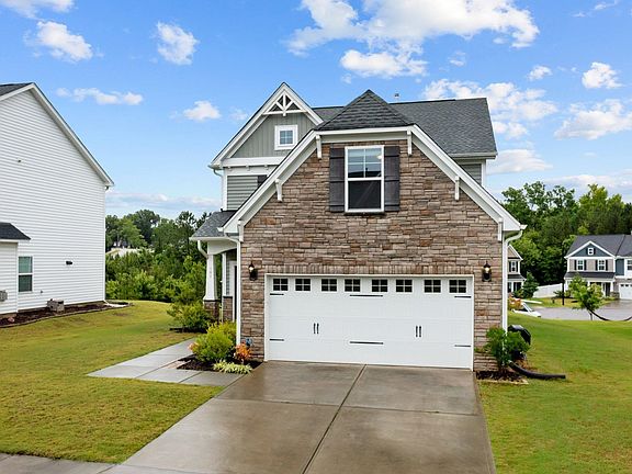 3rd image of 107 Garden Walk Dr