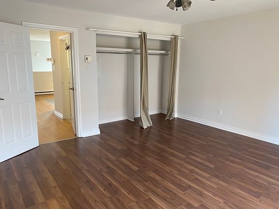 4th image of 998 Queen St E #1470141