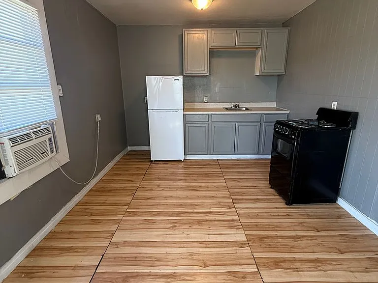 110 W Avenue A — Photo 3