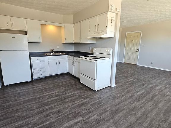 5th image of 644 W 63rd St Unit 4