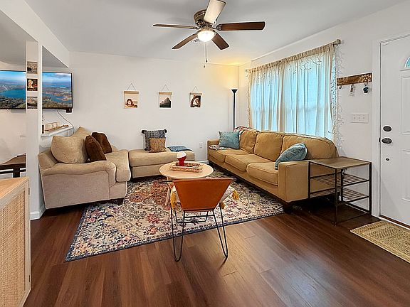 3rd image of 902 Creekside Dr Unit 2