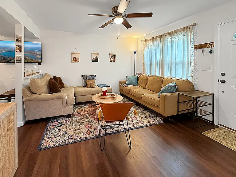 902 Creekside Dr #2 — Photo 3