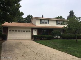 5050 Cedar Ridge Dr NE, Grand Rapids, MI 49525