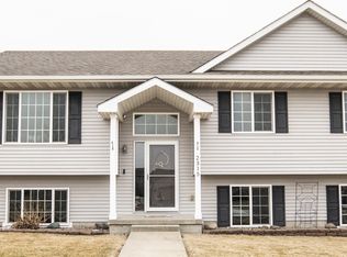 2315 Maplewood Dr, Granger, IA 50109