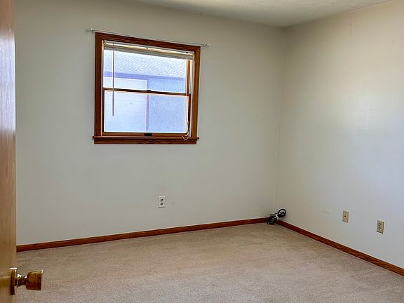 5th image of 990 Heyl Rd #990