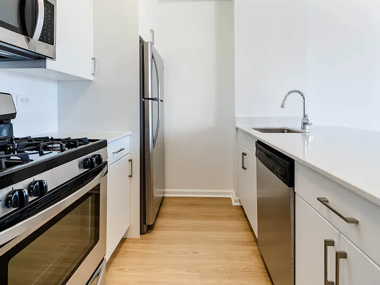 300 E 39th St #10J — Photo 43