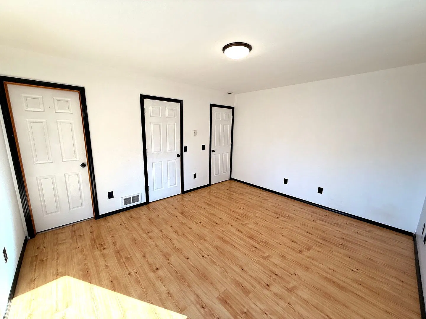 Gorgeous Modern Living In Ne Bend — Photo 4