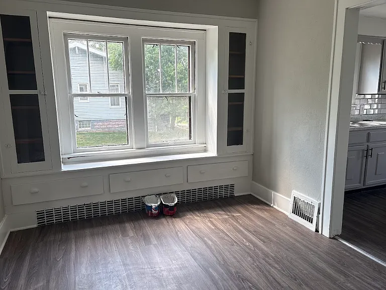 975 Corwin Ave — Photo 5