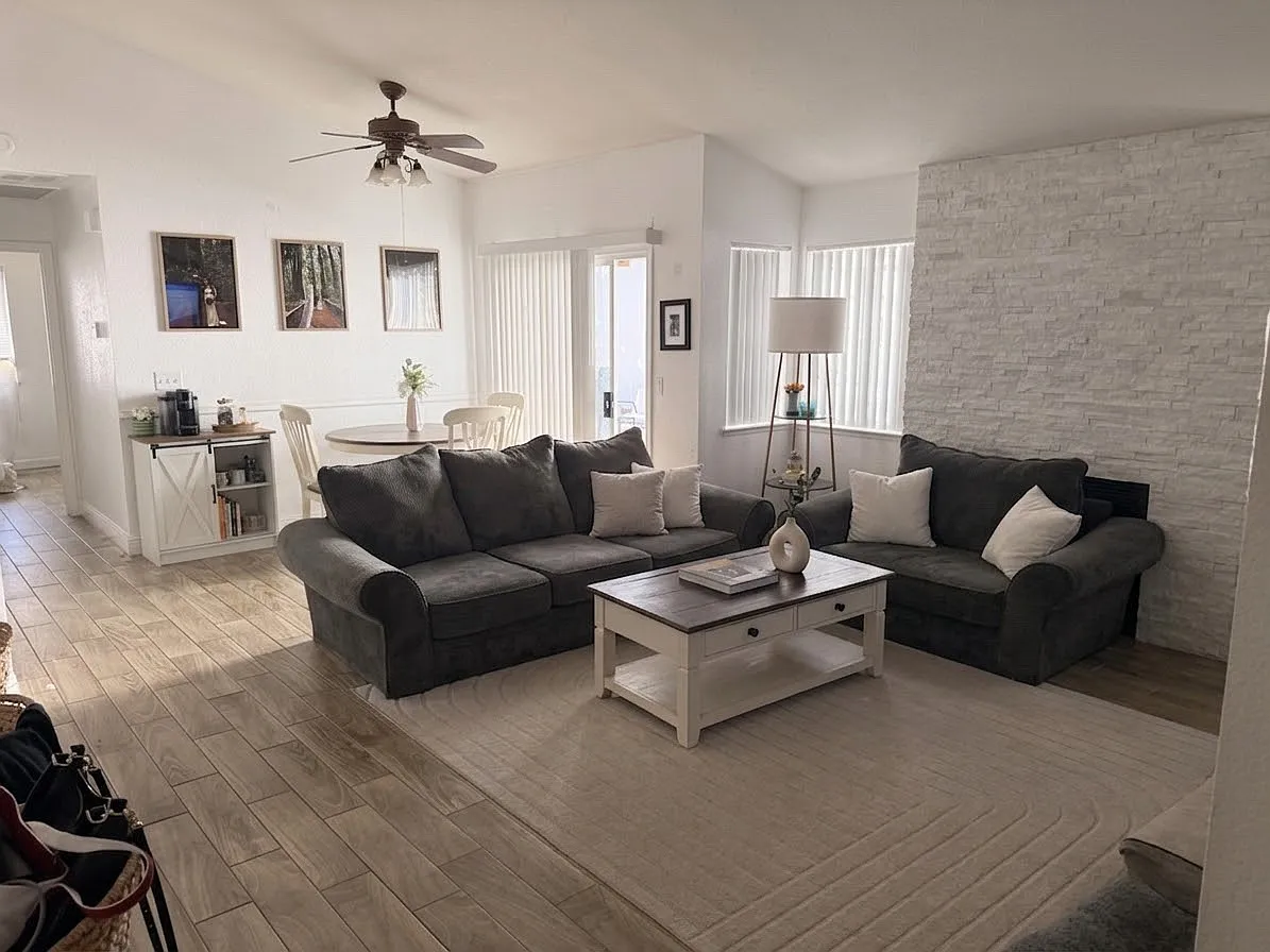 2 bed, 985 sqft, $2,450 — Photo 2