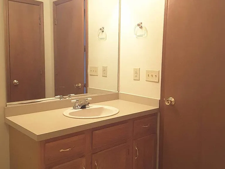 213 Stonewall Ct — Photo 10