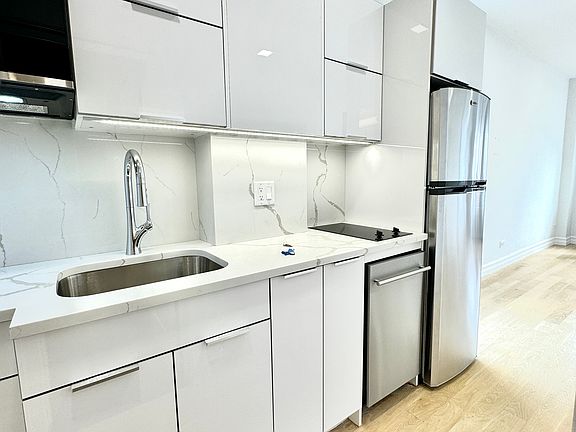 2nd image of 45 Tudor City Pl APT 2121