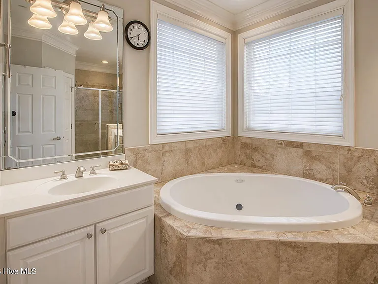 305 Holly Ln — Photo 32
