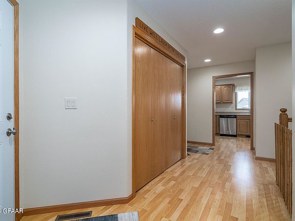 3rd image of 2423 Pembrooke Dr