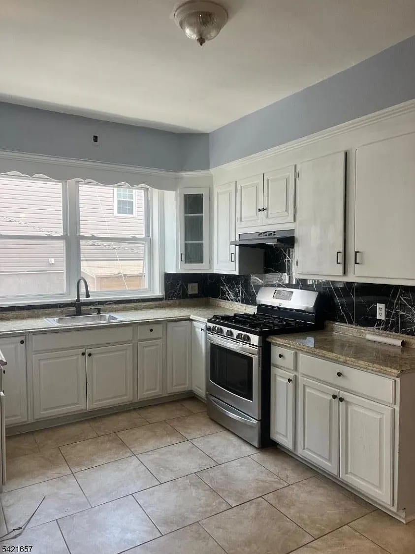 2 bed, 1.0 bath, $2,000 — Photo 1