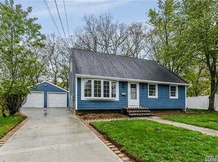 65 Ronald Dr N, Amityville, NY 11701