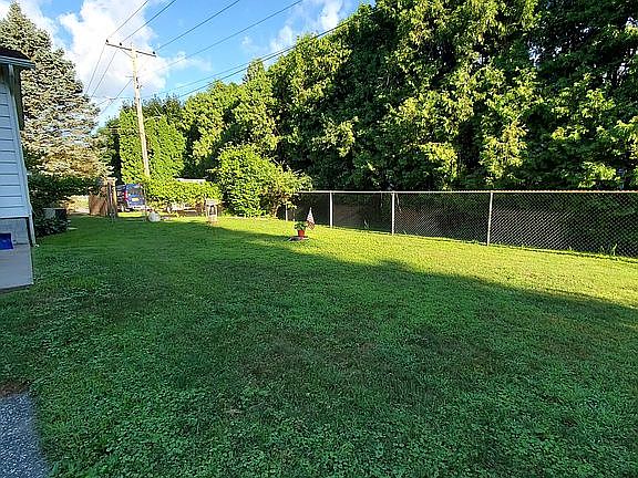5th image of 206 Emerald Dr