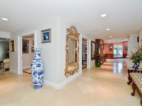4th image of 17 Broadoak Ln