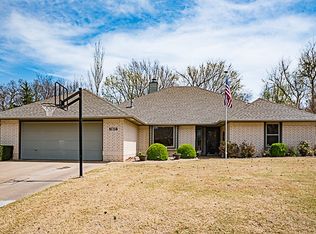 1811 Country Club Dr, Enid, OK 73703