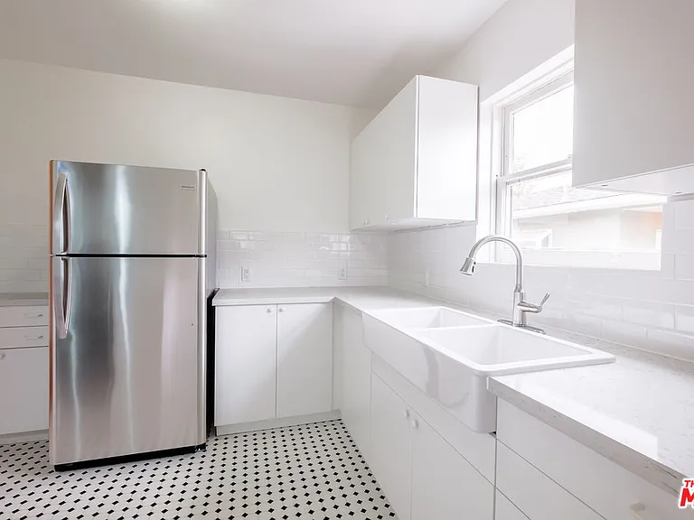 851 Alandele Ave — Photo 5