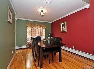 181 Combs Ave, Woodmere, NY 11598