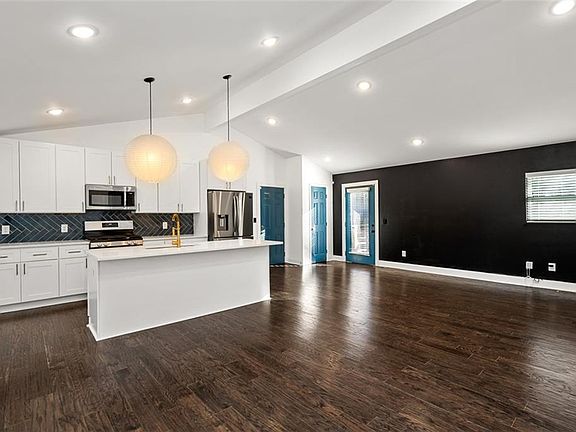 3rd image of 2344 Belmont Dr