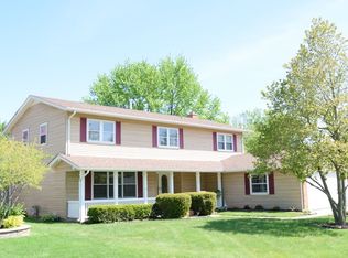 142 Hastings Ave, Elk Grove Village, IL 60007