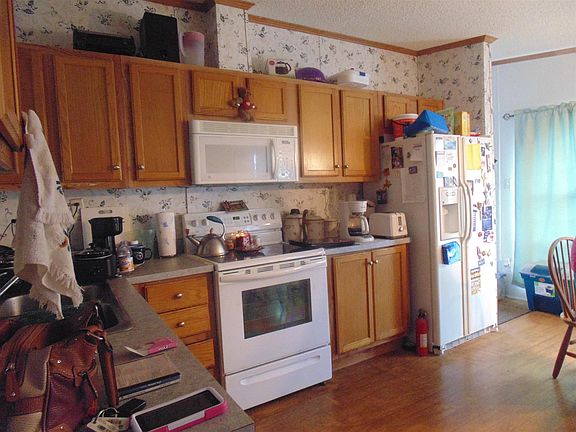 3rd image of 106 Whispering Oaks Dr