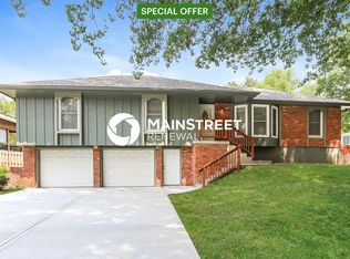 409 NW Meadowview Dr, Blue Springs, MO 64014