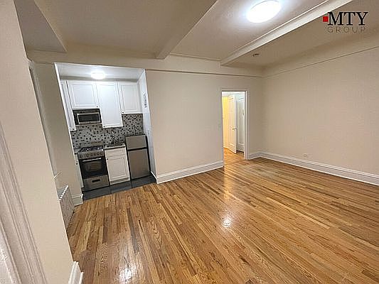 2nd image of 155 E 52nd St APT 4F