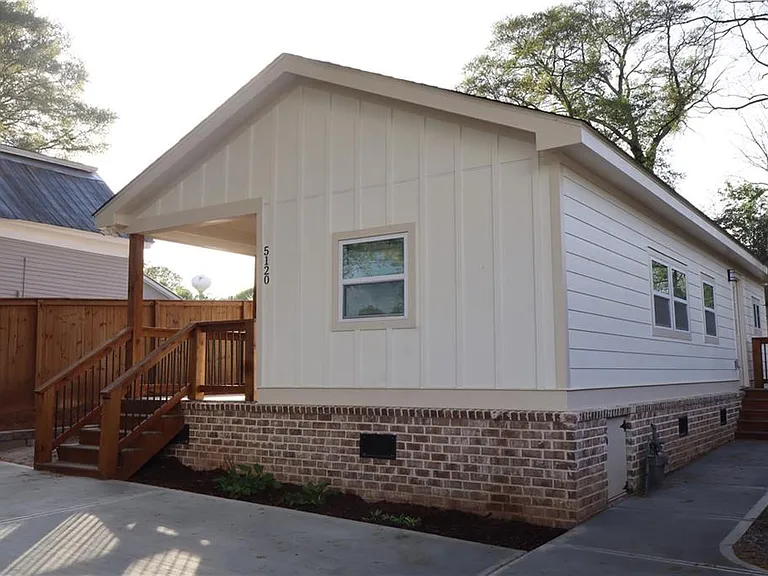 5120 Railroad Ave — Photo 2