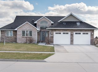 1216 Cherokee St, Nevada, IA 50201