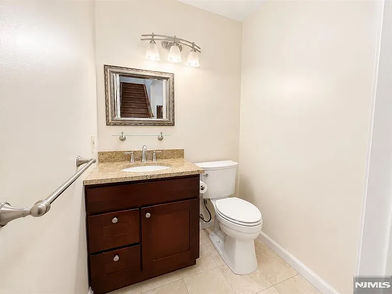 555 Ridge Ln — Photo 13