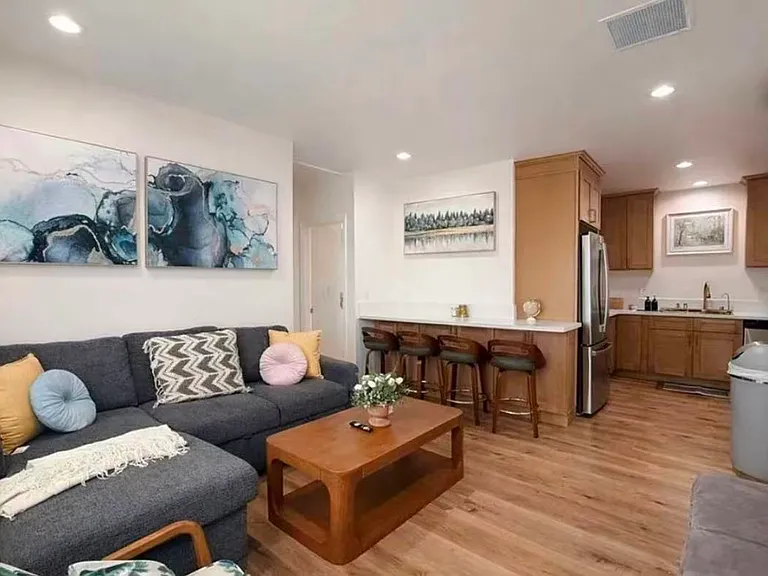 559 E Juanita Ave — Photo 3