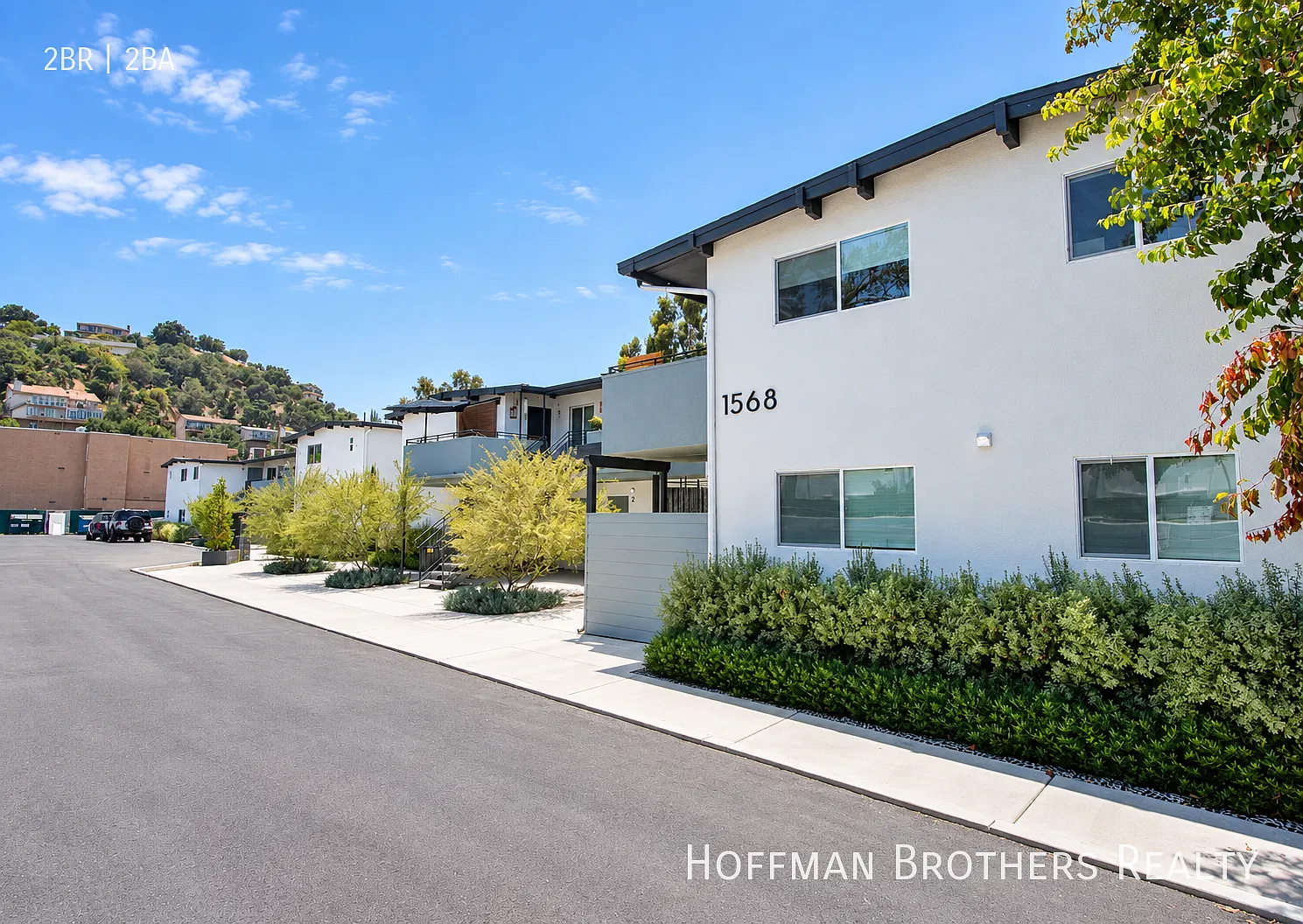 Updated 2br/2ba With In-Unit Laundry, Stainless Steel Appliances & Parking! — Photo 3