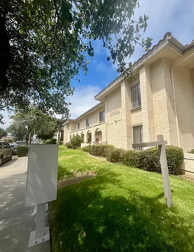 1001 E Cypress Ave Photo 1
