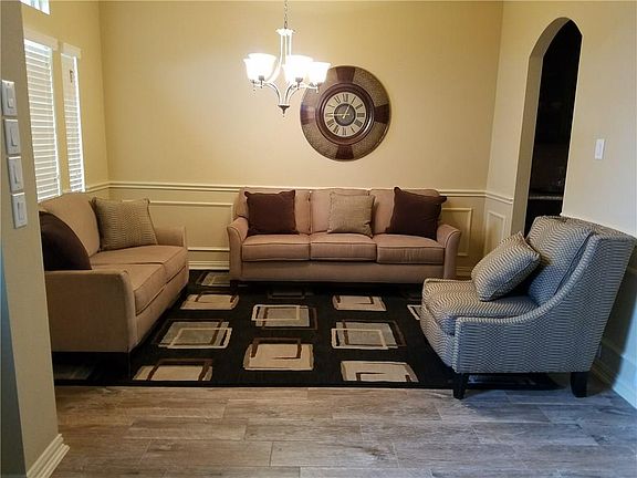 3rd image of 824 Danbury Dr