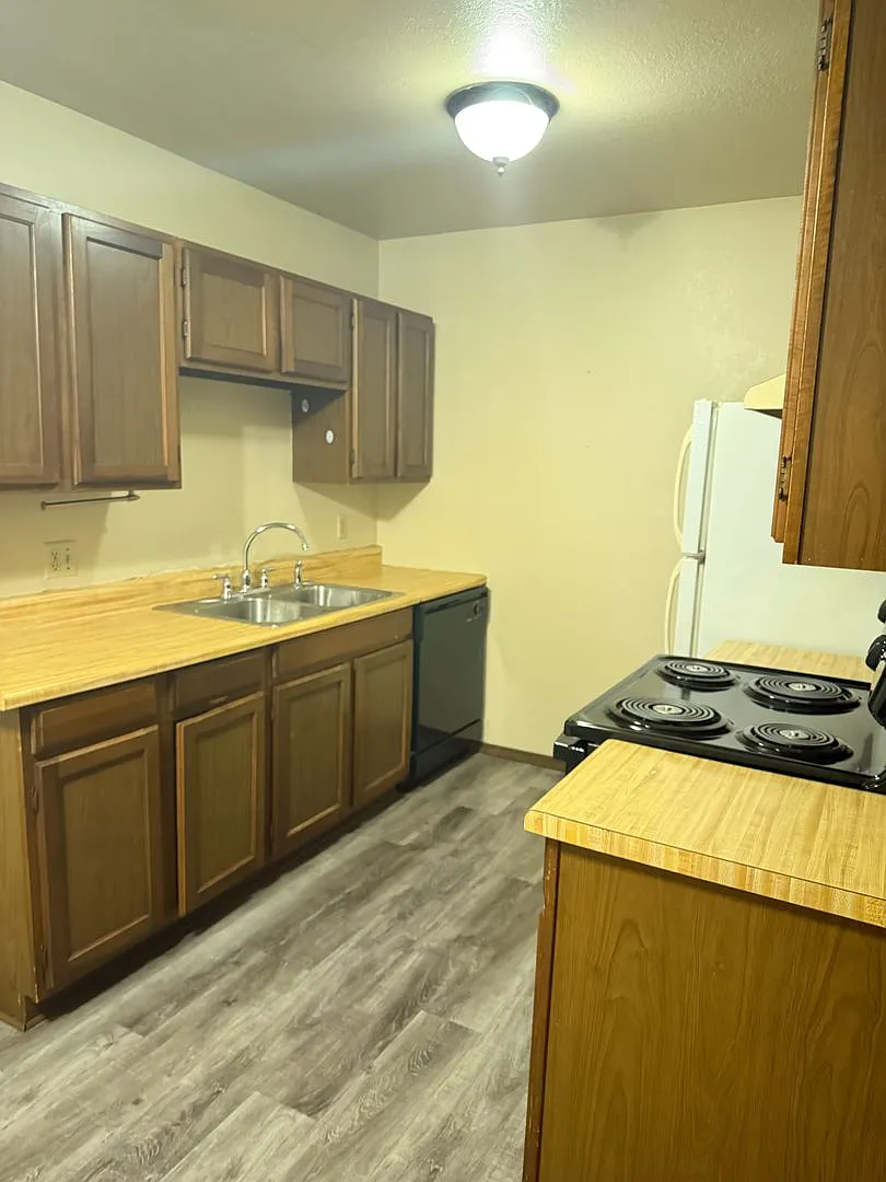 Woodgate Apartments — Photo 3