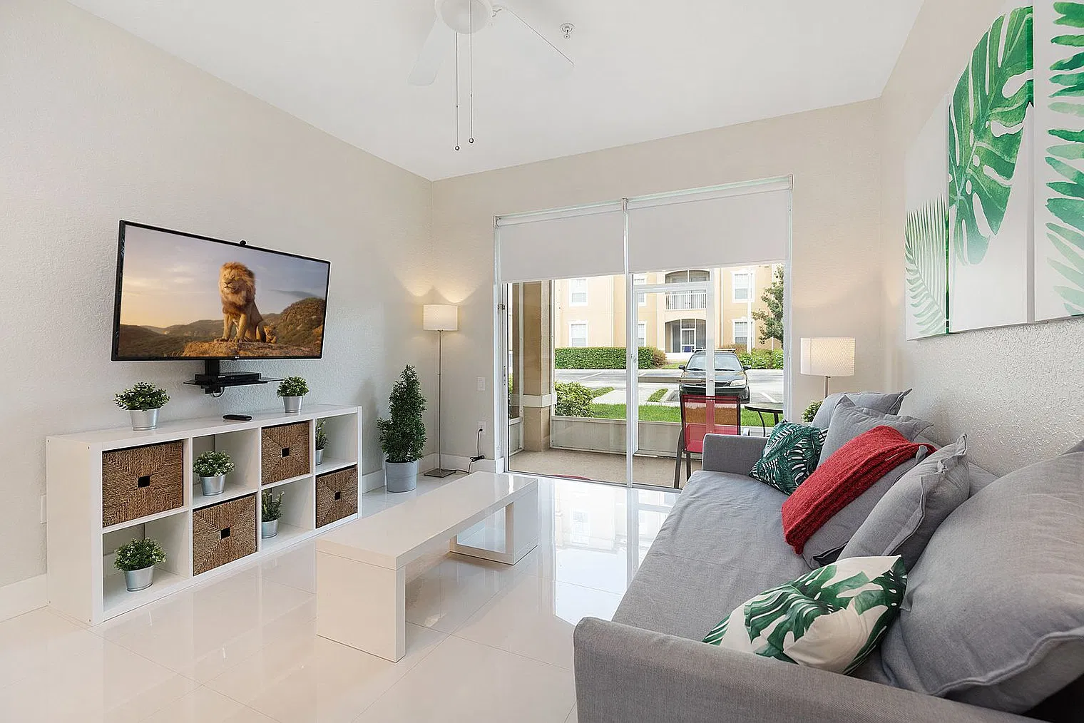2 bed, 2.0 bath, 1087 sqft, $4,242 — Photo 2