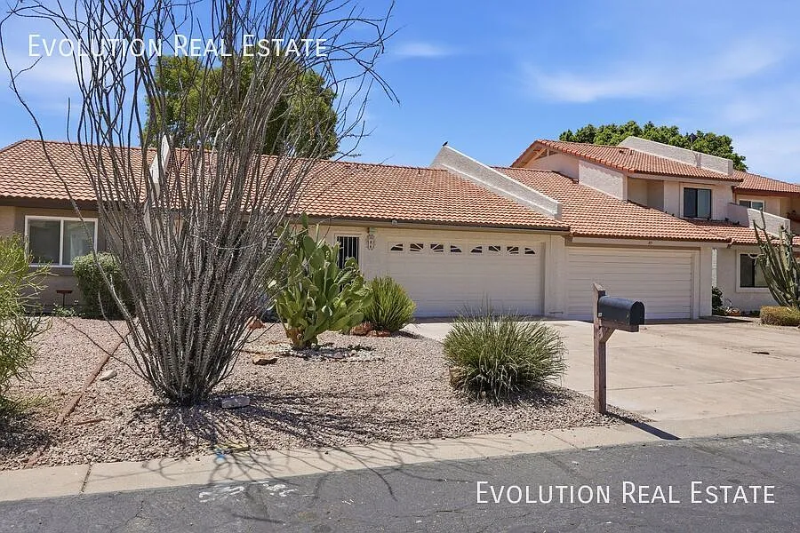 Charming Single-Level Patio Home in Mesa 2BR/2BA with 2-Car Garage — Photo 3