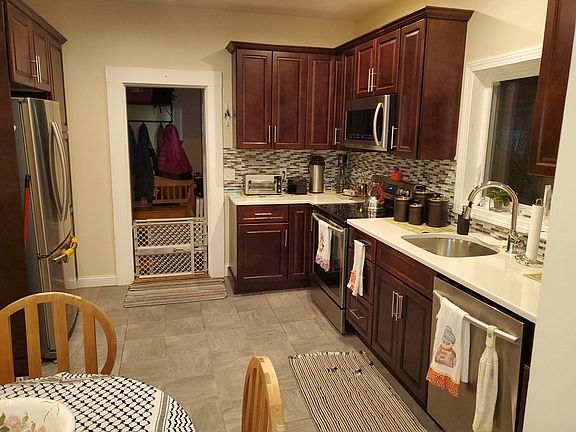 3rd image of 741 Randolph St #1