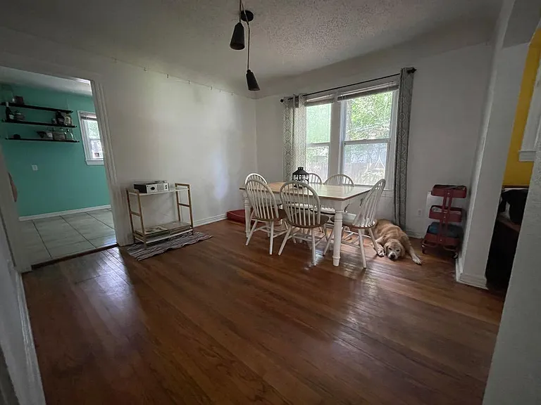 Dining room, dog not included even with request :)