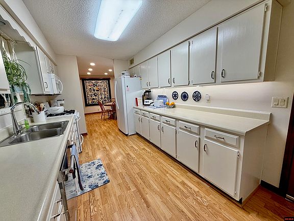 3rd image of 80 Amberwood Ln
