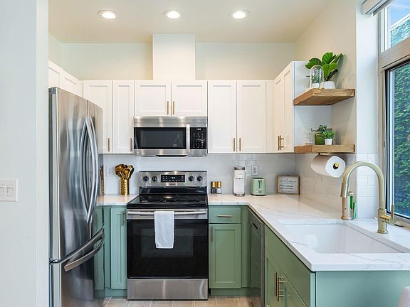 5th image of 2324 1st Ave #103